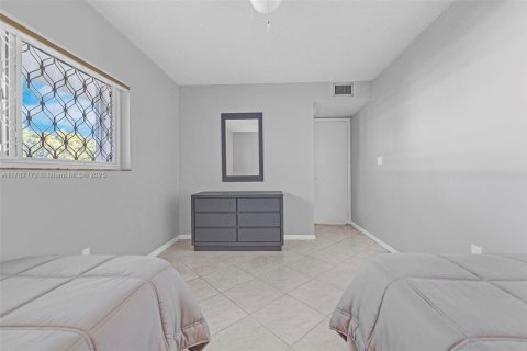 Condo in Hollywood, Florida, 2 bedrooms  № 1797000 - photo 10