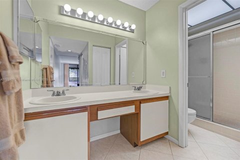 Condo in Hollywood, Florida, 2 bedrooms  № 1797000 - photo 8
