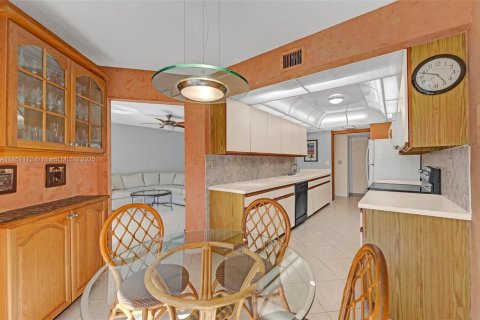 Condo in Hollywood, Florida, 2 bedrooms  № 1797000 - photo 2