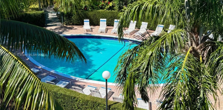 Condo in Hollywood, Florida, 2 bedrooms № 1797000
