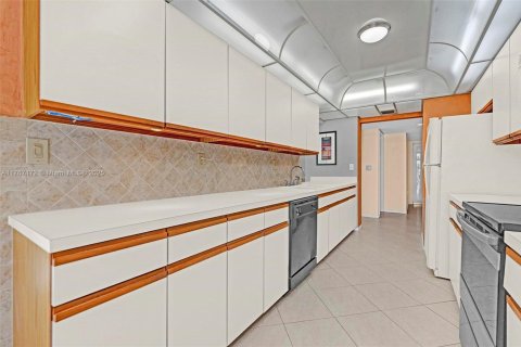 Condo in Hollywood, Florida, 2 bedrooms  № 1797000 - photo 5