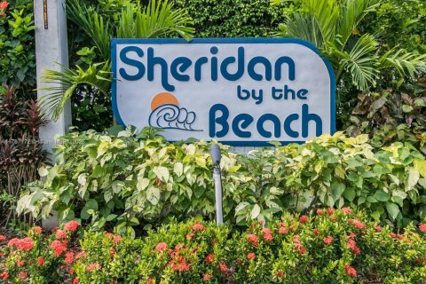 Condo in Hollywood, Florida, 2 bedrooms  № 1797000 - photo 23