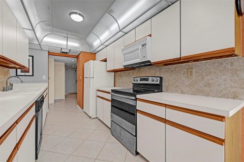 Condo in Hollywood, Florida, 2 bedrooms  № 1797000 - photo 4