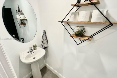 Townhouse in Miami, Florida 3 bedrooms, 141.21 sq.m. № 1706157 - photo 6