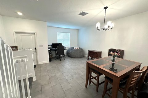 Townhouse in Miami, Florida 3 bedrooms, 141.21 sq.m. № 1706157 - photo 11