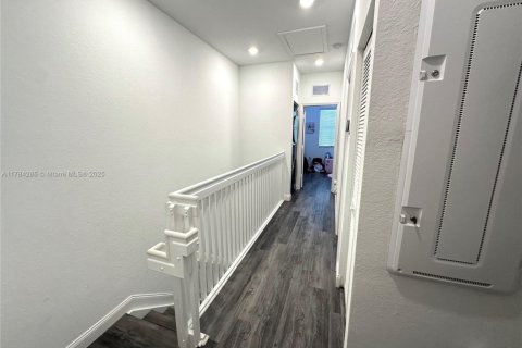 Townhouse in Miami, Florida 3 bedrooms, 141.21 sq.m. № 1706157 - photo 16