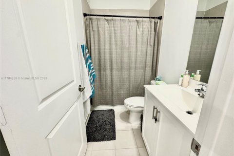 Townhouse in Miami, Florida 3 bedrooms, 141.21 sq.m. № 1706157 - photo 7