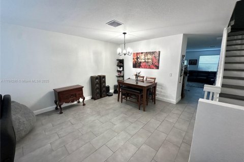 Townhouse in Miami, Florida 3 bedrooms, 141.21 sq.m. № 1706157 - photo 3