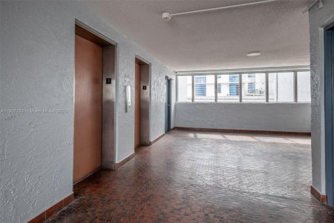 Снять в аренду кондоминиум в Майами, Флорида 3 спальни, 77.57м2, № 1964054 - фото 6