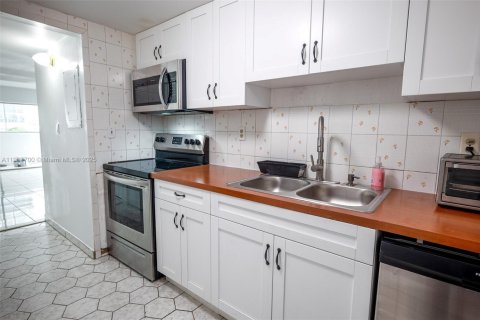 Снять в аренду кондоминиум в Майами, Флорида 3 спальни, 77.57м2, № 1964054 - фото 11