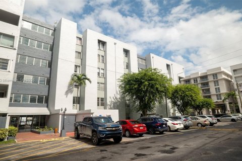 Снять в аренду кондоминиум в Майами, Флорида 3 спальни, 77.57м2, № 1964054 - фото 1