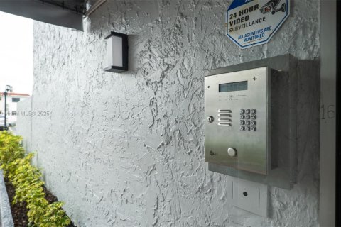 Снять в аренду кондоминиум в Майами, Флорида 3 спальни, 77.57м2, № 1964054 - фото 4