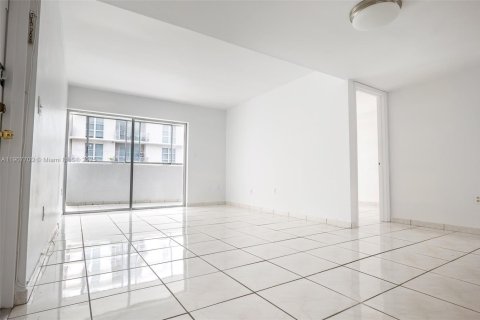 Снять в аренду кондоминиум в Майами, Флорида 3 спальни, 77.57м2, № 1964054 - фото 20