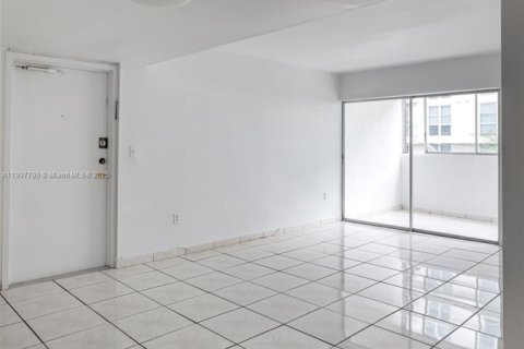 Снять в аренду кондоминиум в Майами, Флорида 3 спальни, 77.57м2, № 1964054 - фото 13
