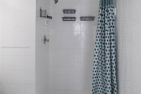 Снять в аренду кондоминиум в Майами, Флорида 3 спальни, 77.57м2, № 1964054 - фото 23