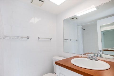 Снять в аренду кондоминиум в Майами, Флорида 3 спальни, 77.57м2, № 1964054 - фото 28