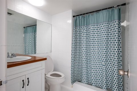 Снять в аренду кондоминиум в Майами, Флорида 3 спальни, 77.57м2, № 1964054 - фото 24