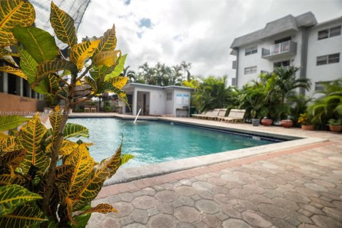 Снять в аренду кондоминиум в Майами, Флорида 3 спальни, 77.57м2, № 1964054 - фото 3