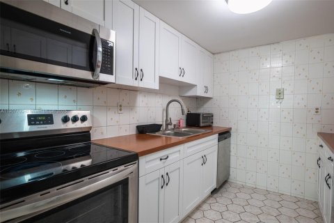 Снять в аренду кондоминиум в Майами, Флорида 3 спальни, 77.57м2, № 1964054 - фото 9