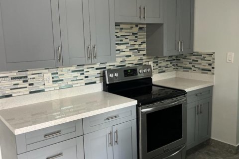 Villa ou maison à louer à Pompano Beach, Floride: 4 chambres, 156.45 m2 № 1999550 - photo 3