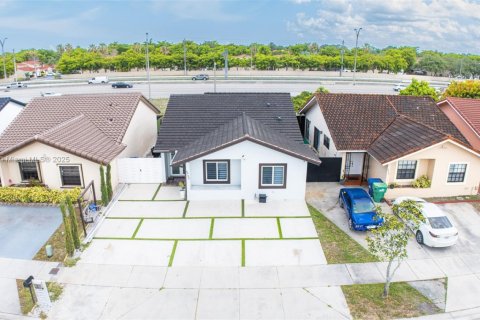 Купить виллу или дом в Хайалиа, Флорида 3 спальни, 127.93м2, № 1938153 - фото 1