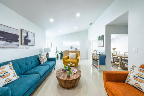 Купить виллу или дом в Хайалиа, Флорида 3 спальни, 127.93м2, № 1938153 - фото 12