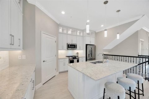 Townhouse in Tampa, Florida 4 bedrooms, 260.5 sq.m. № 1907379 - photo 20
