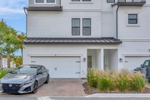 Townhouse in Tampa, Florida 4 bedrooms, 260.5 sq.m. № 1907379 - photo 9