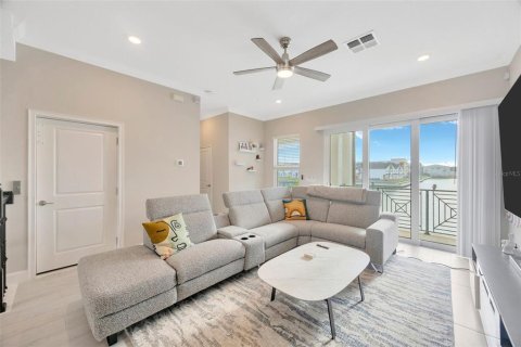 Townhouse in Tampa, Florida 4 bedrooms, 260.5 sq.m. № 1907379 - photo 30