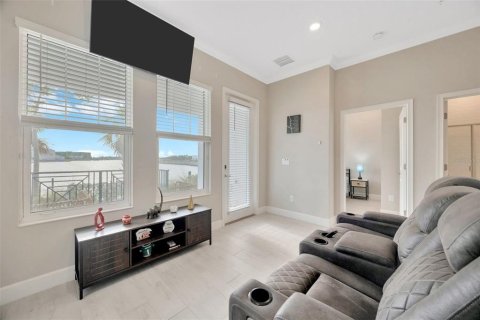 Townhouse in Tampa, Florida 4 bedrooms, 260.5 sq.m. № 1907379 - photo 13