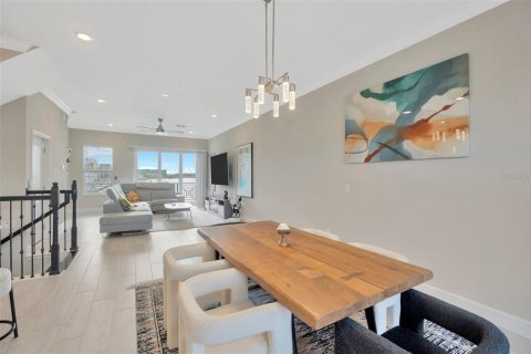 Townhouse in Tampa, Florida 4 bedrooms, 260.5 sq.m. № 1907379 - photo 28