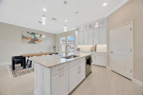 Townhouse in Tampa, Florida 4 bedrooms, 260.5 sq.m. № 1907379 - photo 22