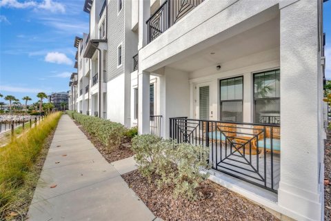Townhouse in Tampa, Florida 4 bedrooms, 260.5 sq.m. № 1907379 - photo 7