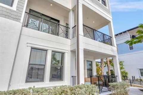 Townhouse in Tampa, Florida 4 bedrooms, 260.5 sq.m. № 1907379 - photo 6