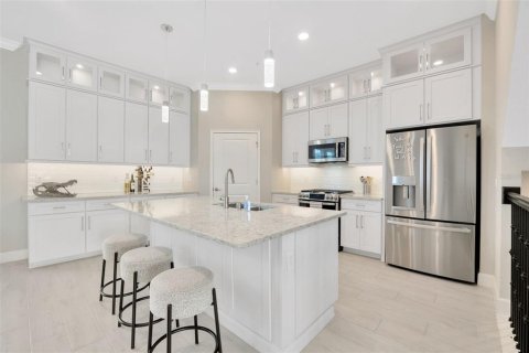 Townhouse in Tampa, Florida 4 bedrooms, 260.5 sq.m. № 1907379 - photo 23