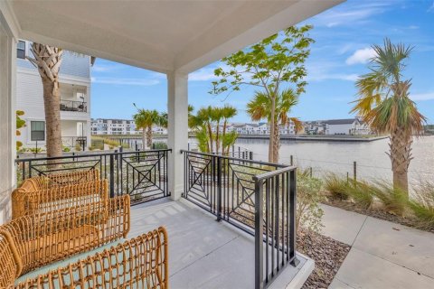 Townhouse in Tampa, Florida 4 bedrooms, 260.5 sq.m. № 1907379 - photo 8