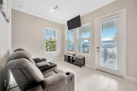 Townhouse in Tampa, Florida 4 bedrooms, 260.5 sq.m. № 1907379 - photo 12