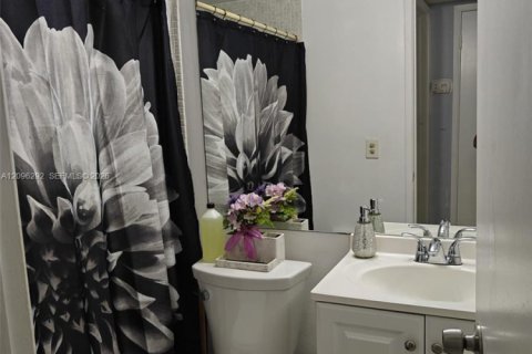 Condo in Deerfield Beach, Florida, 2 bedrooms № 2393227 - photo 13