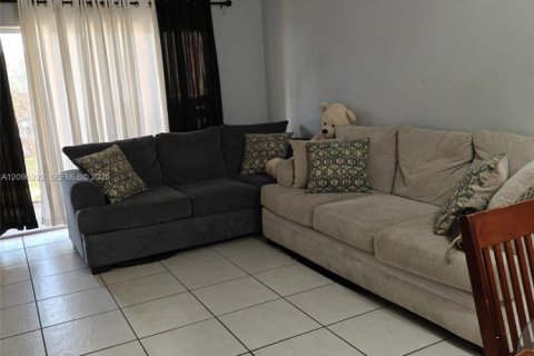 Condo in Deerfield Beach, Florida, 2 bedrooms № 2393227 - photo 6