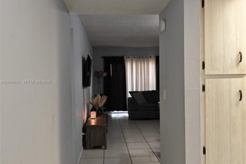 Condo in Deerfield Beach, Florida, 2 bedrooms № 2393227 - photo 18