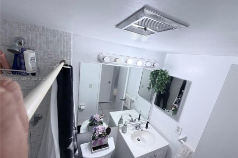 Condo in Deerfield Beach, Florida, 2 bedrooms № 2393227 - photo 29