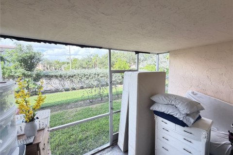 Condo in Deerfield Beach, Florida, 2 bedrooms № 2393227 - photo 26