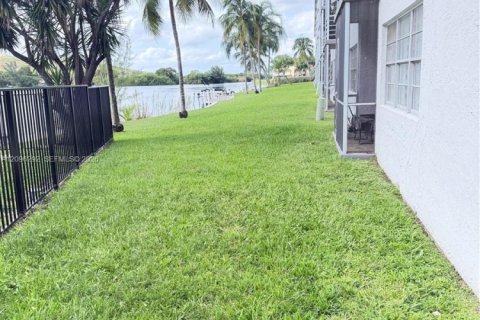 Condo in Deerfield Beach, Florida, 2 bedrooms № 2393227 - photo 19