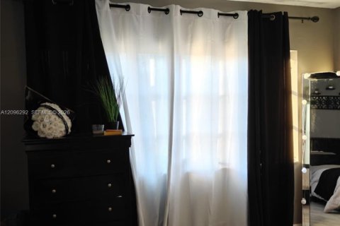 Condo in Deerfield Beach, Florida, 2 bedrooms № 2393227 - photo 9
