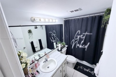 Condo in Deerfield Beach, Florida, 2 bedrooms № 2393227 - photo 21