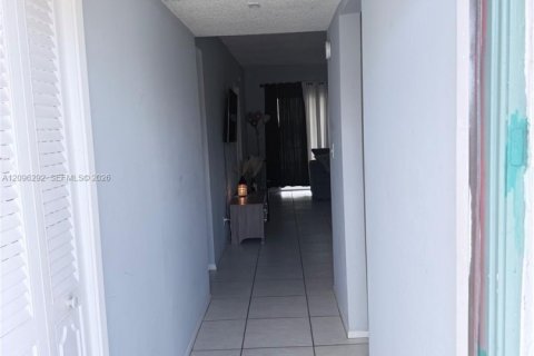 Condo in Deerfield Beach, Florida, 2 bedrooms № 2393227 - photo 4