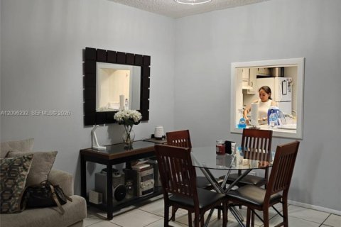 Condo in Deerfield Beach, Florida, 2 bedrooms № 2393227 - photo 8