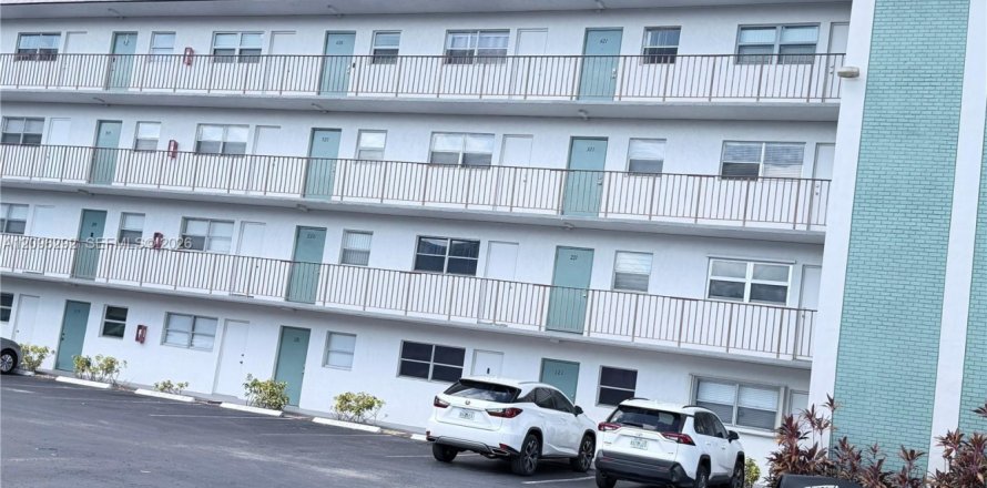 Condo in Deerfield Beach, Florida, 2 bedrooms № 2393227