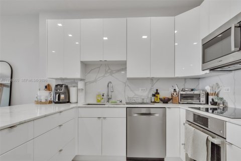 Copropriété à louer à Miami Beach, Floride: 2 chambres, 76.55 m2 № 1996828 - photo 20