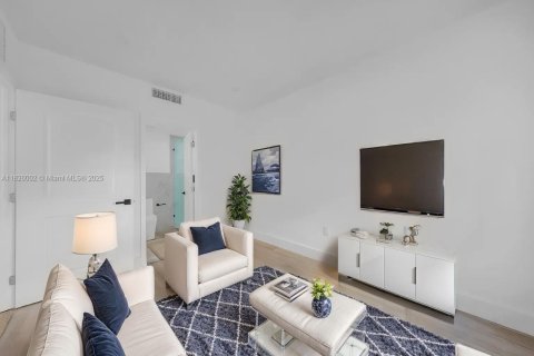 Купить коммерческую недвижимость в Майами, Флорида № 1963456 - фото 8